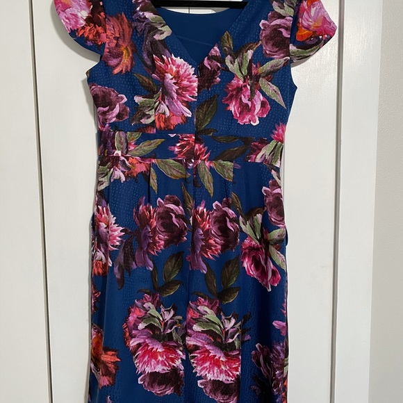 Size 8 - Picture 2 of 6